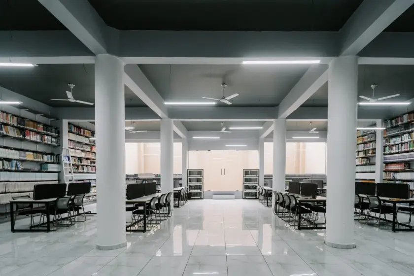 Spacious modern classroom with projector setup and arranged seating at a top MBA college in Pune, designed for lectures, presentations and management learning.